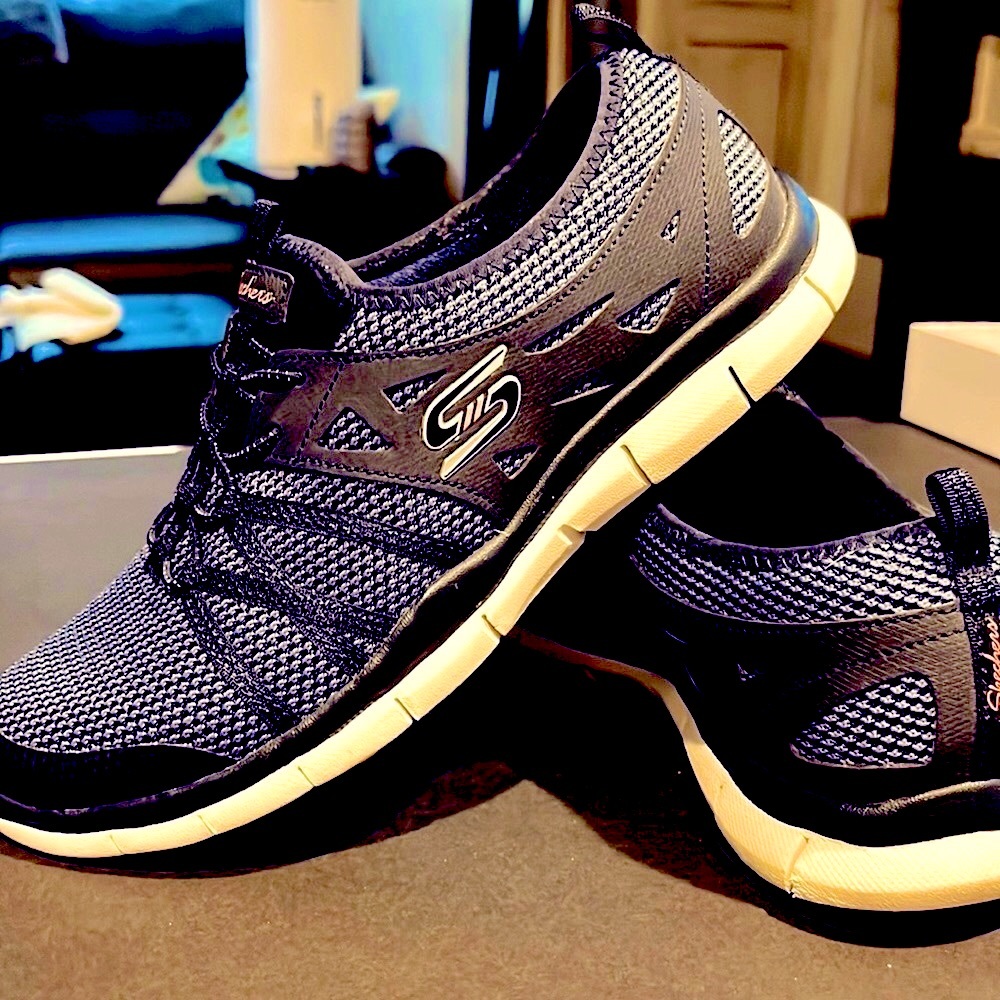 Very slightly worn Sketcher Breath-Easy air cooled memory foam blue.  No box